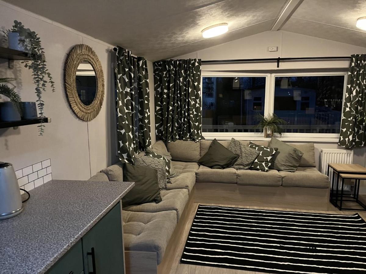 Beautiful 3 Bedroom Caravan With Hot Tub - Tattershall Lakes ภายนอก รูปภาพ